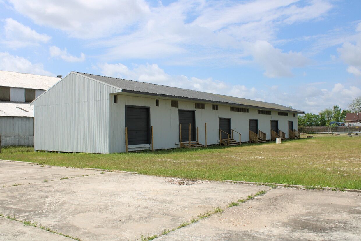 470 S 4th St, Beaumont, TX 77701
